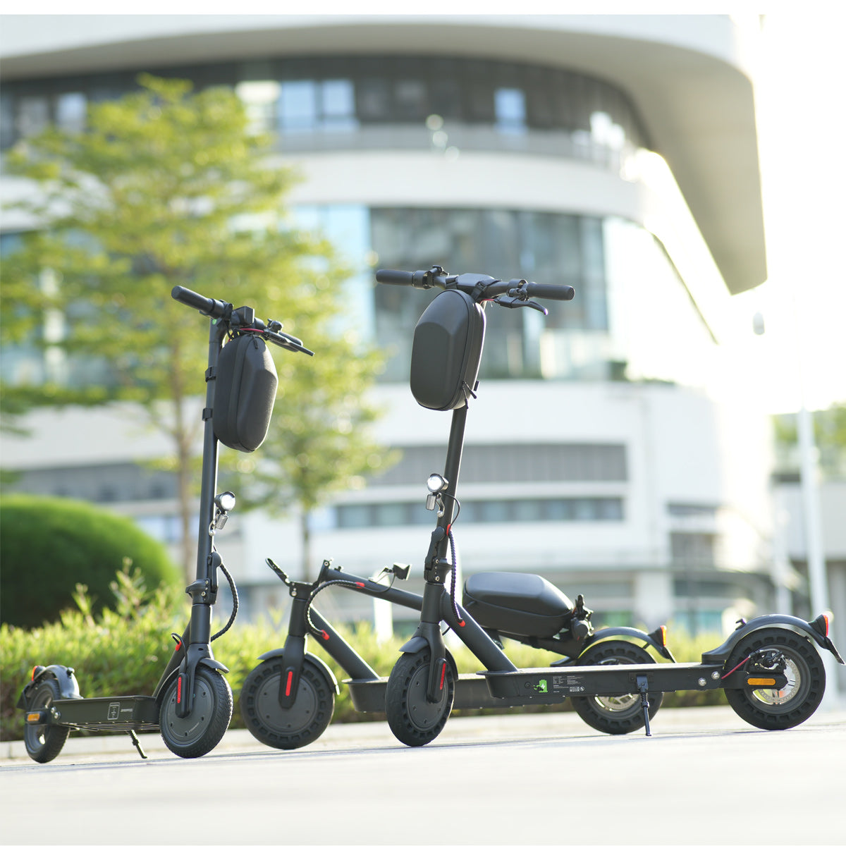 iScooter E Scooter mit Straßenzulassung ABE Max 30 km Reichweite, 350W Motor Elektroroller mit 8,5 Zoll Wabenreifen Duales Bremssystem und Doppelfederung für Herren Damen